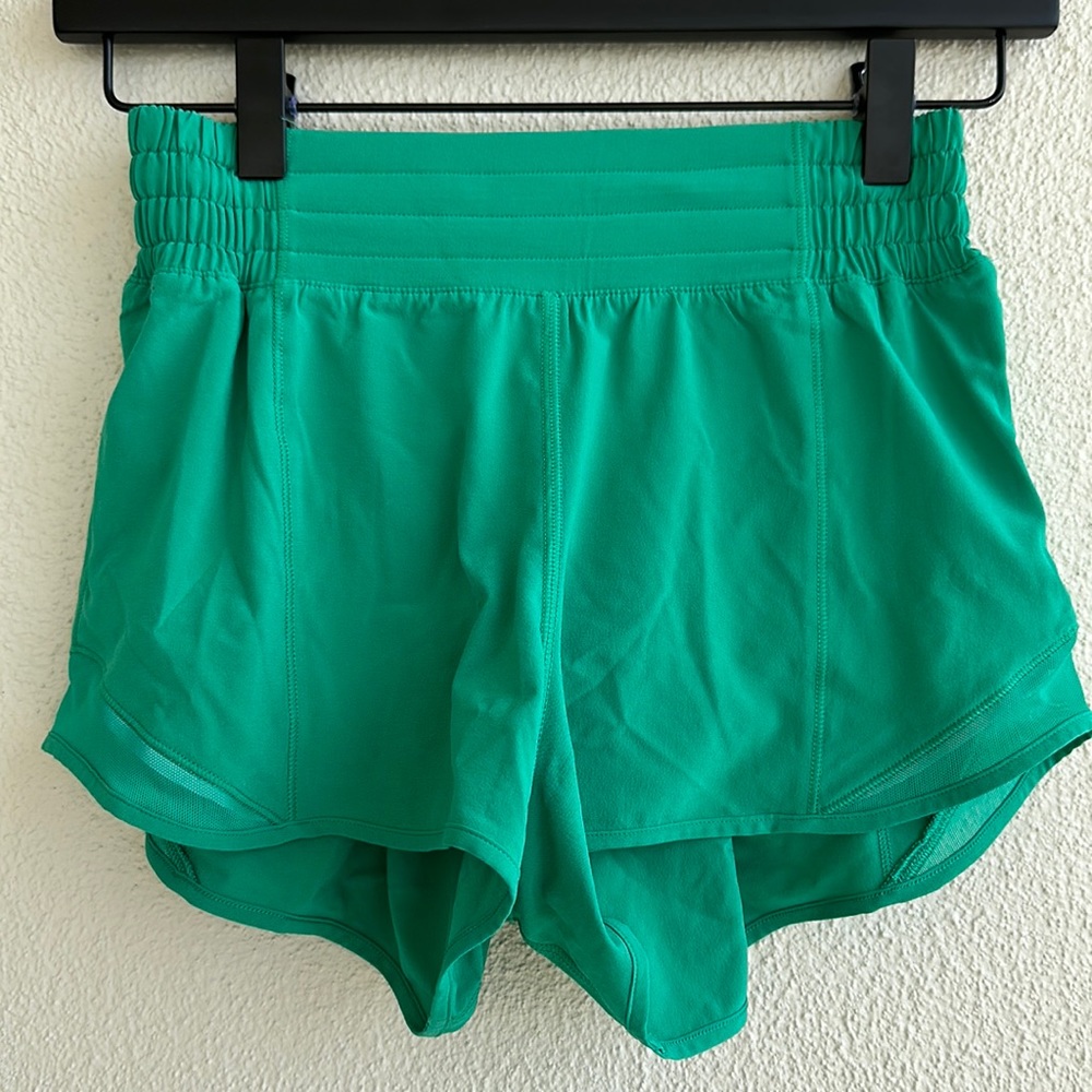 Lululemon Hotty Hot High Rise Lined Shorts 2.5